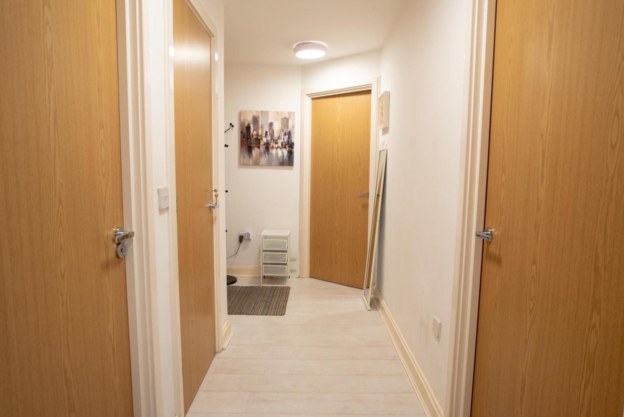 Two-Bedroom Luxury Apartment With Workspace, Free Secure Parking & Coffee Бирмингам Екстериор снимка